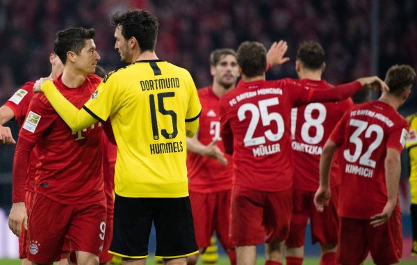 09 November 2019, Bavaria, Munich: Soccer: Bundesliga, Bayern Munich - Borussia Dortmund, 11th matchday, in the Allianz Arena. Munich's Robert Lewandowski (l) and Dortmund's Mats Hummels say goodbye to each other after the match. PHOTO | AFP