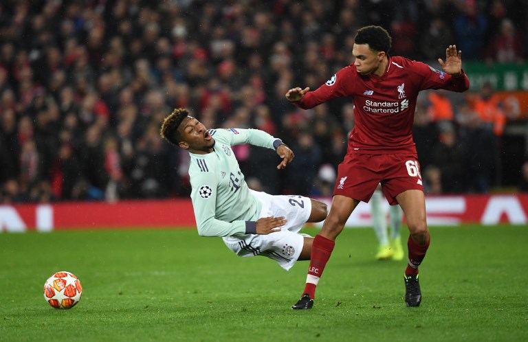 19 February 2019, Great Britain, Liverpool: Soccer: Champions League, FC Liverpool - Bayern Munich, knockout round, round of sixteen, first leg in Anfield Stadium. Kingsley Coman (l) from Munich and Dejan Lovren from Liverpool fight for the ball. Photo: Sven Hoppe/dpa 