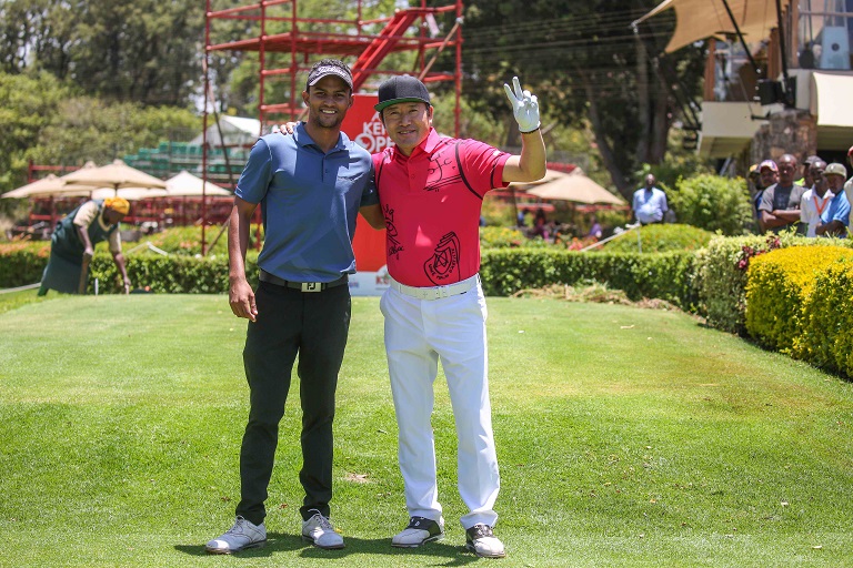   South Koren Pro Golfer, Ho-Sung Choi (left) with Muthaiga Golf Club's Greg Snow at the Karen Country Club today ahead of their practice round today.PHOTO/ SPN