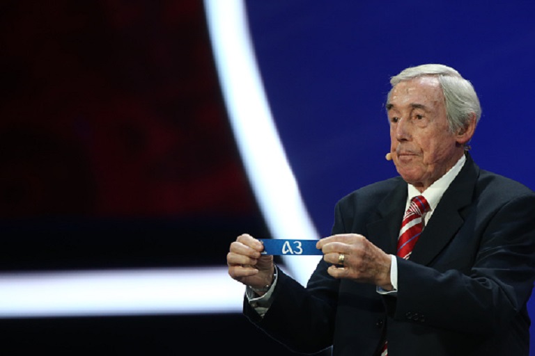 Draw assistant Gordon Banks during the Final Draw for the 2018 FIFA World Cup at the State Kremlin Palace on December 01, 2017 in Moscow, Russia. PHOTO/GETTY IMAGES