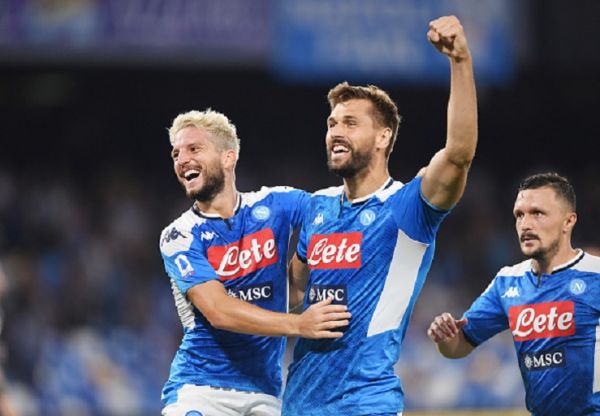  Dries Mertens and Fernando Llorente of SSC Napoli celebrate the 2-0 goal scored by Dries Mertens during the Serie A match between SSC Napoli and UC Sampdoria at Stadio San Paolo on September 14, 2019 in Naples, Italy. PHOTO/GETTY IMAGES