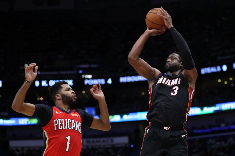  Dwyane Wade #3 of the Miami Heat shoots the ball over Andrew Harrison #1 of the New Orleans Pelicans at the Smoothie King Center on December 16, 2018 in New Orleans, Louisiana.PHOTO/AFP