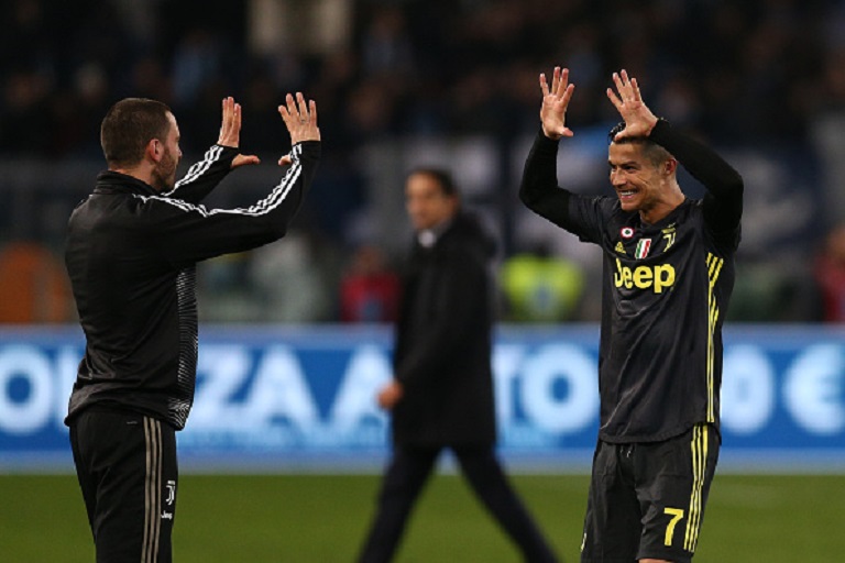  Leonardo Bonucci of Juventus, Cristiano Ronaldo of Juventus during the Italian Serie A match between Lazio v Juventus at the Stadio Olimpico Rome on January 27, 2019 in Rome Italy.PHOTO/GETTY IMAGES