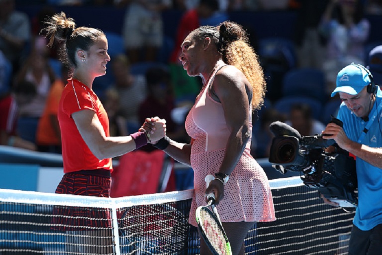  Maria Sakkari of Greece and Serena Williams of the United States shake hands at the net following their match during day three of the 2019 Hopman Cup at RAC Arena on December 31, 2018 in Perth, Australia. PHOTO/GettyImages