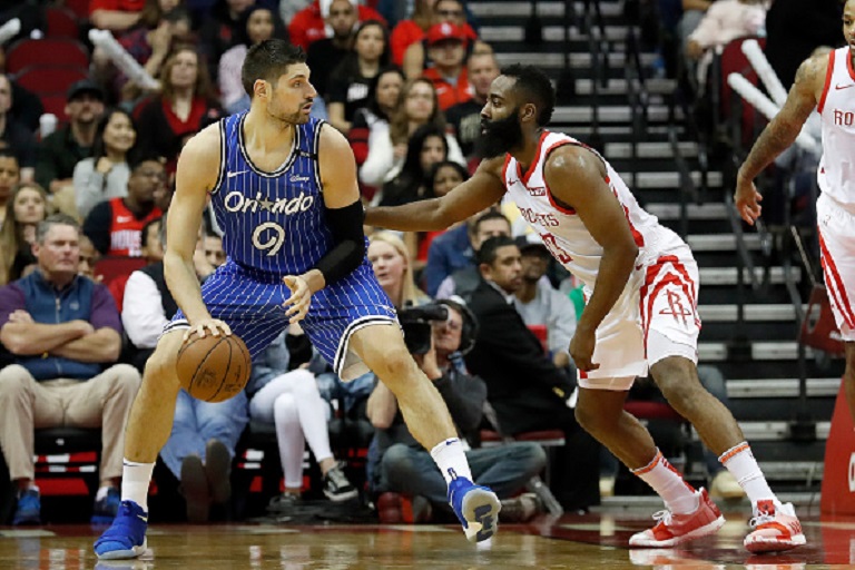 Nikola Vucevic #9 of the Orlando Magic dribbles the ball defended by James Harden #13 of the Houston Rockets in the first half at Toyota Center on January 27, 2019 in Houston, Texas.PHOTO/GETTY IMAGES