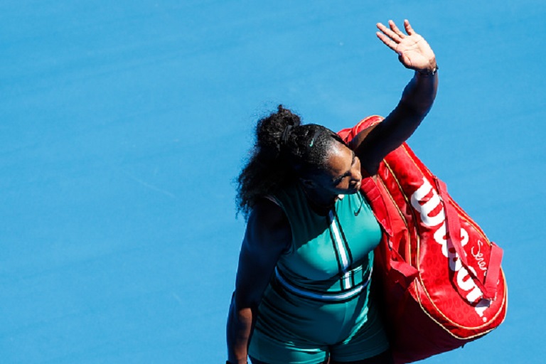  Serena Williams of the United States walks off court after losing her quarter final match against Karolina Pliskova of Czech Republic during day 10 of the 2019 Australian Open at Melbourne Park on January 23, 2019 in Melbourne, Australia.PHOTO/GETTY IMAGES