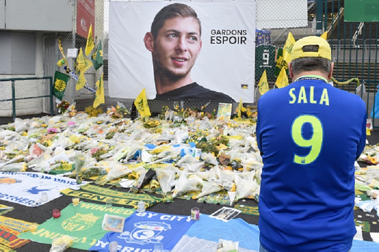 A supporter stands in front of flowers placed in front of a giant portrait of Argentinian former Nantes' forward Emilianio Sala outside La Beaujoire stadium before the French Cup football match between FC Nantes and Toulouse FC in Nantes on February 5, 2019. PHOTO/GettyImages