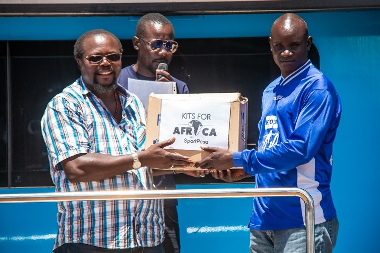 anduyi Member of Parliament Wafula Wamunyinyi (Left) presenting the teams with Kits For Africa boxes in Bungoma town on April 28, 2019. PHOTO/SPN/BRIANKINYANJUI