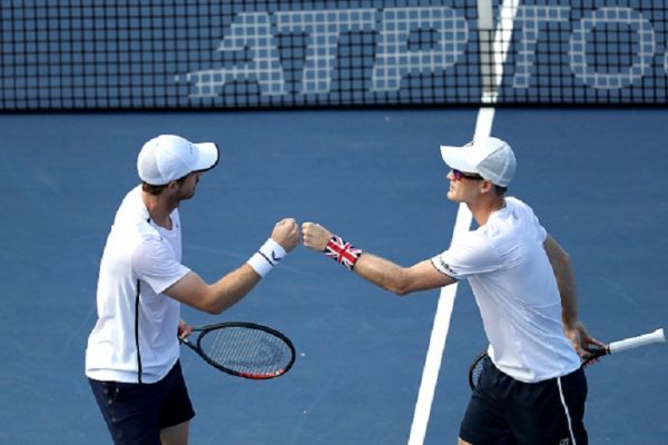 Andy Murray (L) and his brother Jamie Murray of Great Britain celebrate a point during their doubles match against Nicolas Mahut and Edouard Roger-Vasselin of France during Day 3 of the Citi Open at Rock Creek Tennis Center on July 31, 2019 in Washington, DC. PHOTO/ GETTY IMAGES