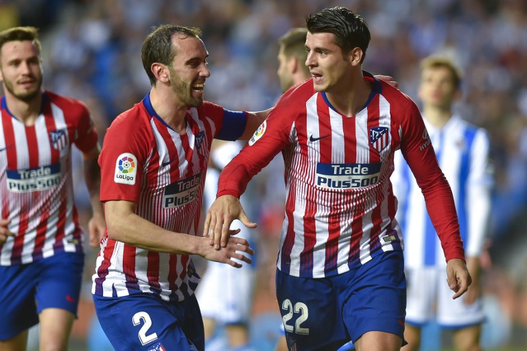 Atletico Madrid's Spanish forward Alvaro Morata celebrates with Atletico Madrid's Uruguayan defender Diego Godin (C) and Atletico Madrid's Spanish midfielder Saul Niguez (L) after scoring a goal during the Spanish league football match between Real Sociedad and Club Atletico de Madrid at the Anoeta stadium in San Sebastian on March 3, 2019. PHOTO/AFP