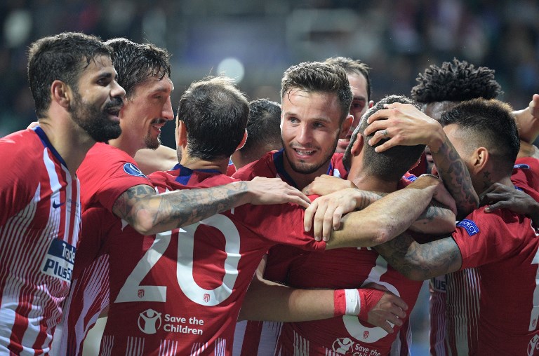 Atletico Madrid's Spanish midfielder Saul Niguez (C) celebrates with Atletico Madrid's Spanish forward Diego Costa (L), Atletico Madrid's Montenegrin defender Stefan Savic (2nd L) and other teammates after scoring the 2-3 during the UEFA Super Cup football match Atletico de Madrid vs Real Madrid CF at the Lillekula Stadium in Tallinn, Estonia, on August 15, 2018. PHOTO/AFP