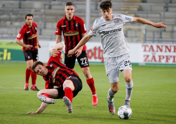 Baden-Wuerttemberg, Freiburg im Breisgau: Football: Bundesliga, SC Freiburg - Bayer Leverkusen, 29th matchday at the Black Forest Stadium. Freiburg's Dominique Heintz (l) in action against Leverkusen's Kai Havertz (r). PHOTO | AFP