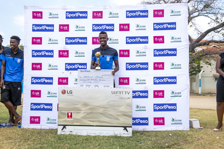 Bandari FC midfielder, Abdallah Hassan poses with his KSh100,000 dummy cheque, trophy and 49-inch LG Smart TV after being crowned the SportPesa/SJAK Player of the Month for January at the Mbaraki Sports Club, Mombasa on February 26, 2019. PHOTO/Duncan Sirma/SPN