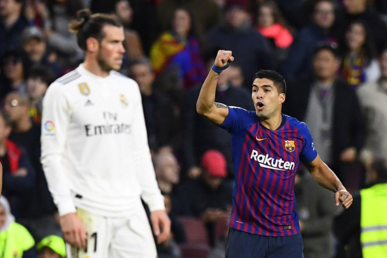 Barcelona's Uruguayan forward Luis Suarez (R) celebrates his second goal during the Spanish league football match between FC Barcelona and Real Madrid CF at the Camp Nou stadium in Barcelona on October 28, 2018. PHOTO/AFP