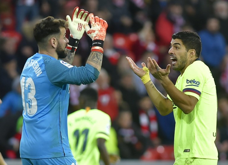 Barcelona's Uruguayan forward Luis Suarez (R) speaks with Athletic Bilbao's Spanish goalkeeper Iago Herrerin during the Spanish league football match Athletic Club Bilbao against FC Barcelona at the San Mames stadium in Bilbao on February 10, 2019. PHOTO/AFP