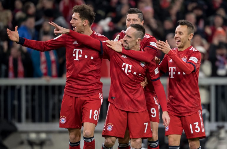 Bavaria, München: Soccer: Bundesliga, Bayern Munich - 1st FC Nuremberg, 14th matchday in the Allianz Arena. Leon Goretzka (l-r), Franck Ribery, Robert Lewandowski and Rafinha of Munich rejoice over the goal to 3-0.PHOTO/AFP