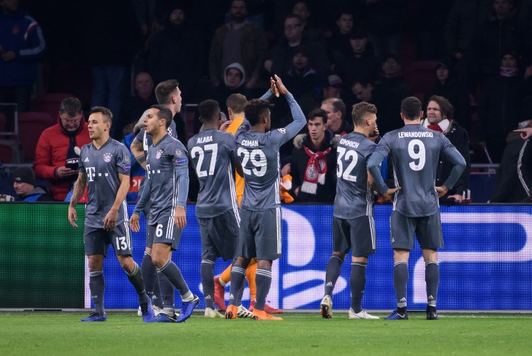 Bayern Munich, Group stage, Group E, 6 th matchday in the in the Johann Cruyff ArenA . The players of Munich thank the fans after the match.PHOTO/AFP