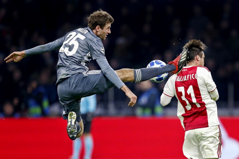 Bayern Munich player Thomas Muller (L) fouls Ajax player Nicolas Tagliafico (R) during the UEFA Champions League, Group E football match between Ajax and Bayern Munich on December 12, 2018 at Johan Cruijff ArenA in Amsterdam, Netherlands.PHOTO/AFP