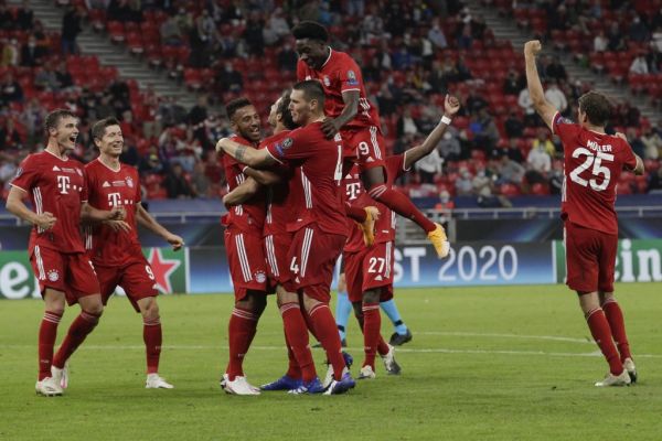 Bayern Munich's Spanish midfielder Javier Martinez (C) celebrates scoring the 2-1 goal with his team-mates during extra time the UEFA Super Cup football match between FC Bayern Munich and Sevilla FC at the Puskas Arena in Budapest, Hungary on September 24, 2020. PHOTO | AFP