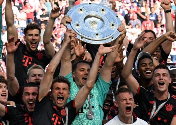 Bayern Munich won an 11th consecutive Bundesliga title after a dramatic final match day on Sunday saw them beat Cologne 2-1 to overtake challengers Borussia Dortmund. PHOTO | AFP