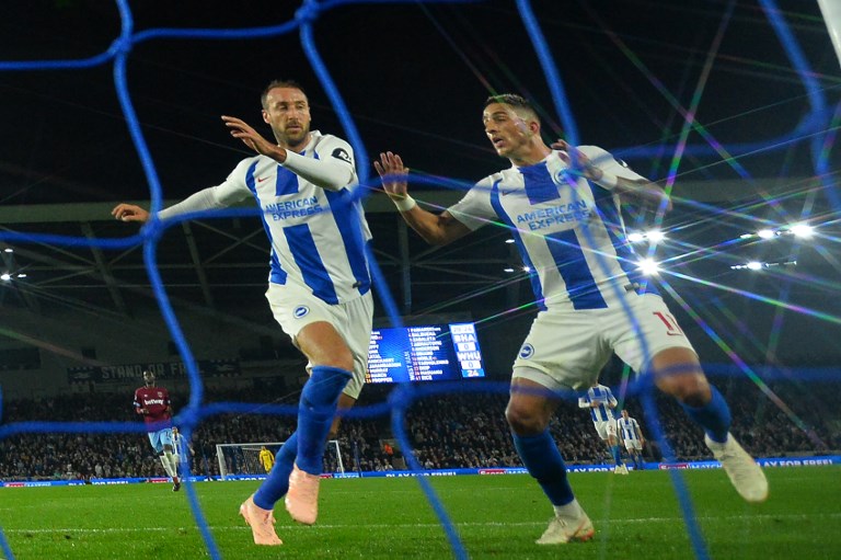 Brighton's English striker Glenn Murray (L) celebrates with Brighton's French midfielder Anthony Knockaert after scoring the team's first goal during the English Premier League football match between Brighton and Hove Albion and West Ham at the American Express Community Stadium in Brighton, southern England on October 5, 2018. PHOTO/AFP