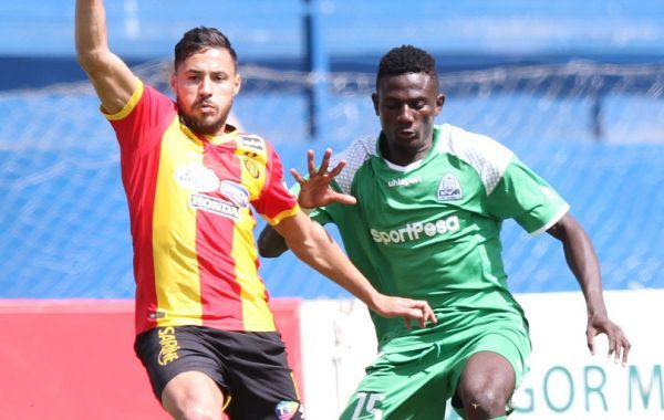 CAF Champions League title holders Esperance battle SportPesa Premier League champions Gor Mahia FC (right) at Kenyatta Stadium in Machakos in 2018. PHOTO/SPN