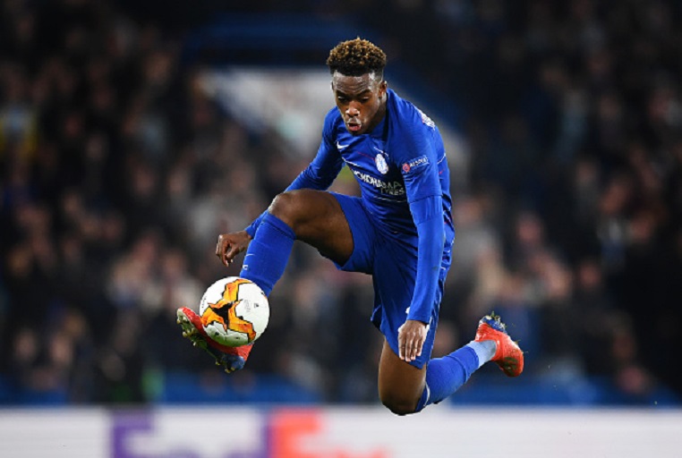 Callum Hudson-Odoi of Chelsea controls the ball in the air during the UEFA Europa League Round of 32 Second Leg match between Chelsea and Malmo FF at Stamford Bridge on February 21, 2019 in London, England.PHOTO/GETTY IMAGES