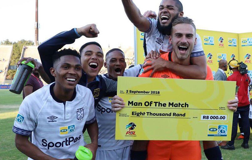 Cape Town City FC Dutch goalkeeper Peter Leeuwenburgh (right) displays his man-of-the-man dummy cheque following their 4-2 victory over Mamelodi Sundowns in the semi final of the MTN8. PHOTO/Cape Town City FC