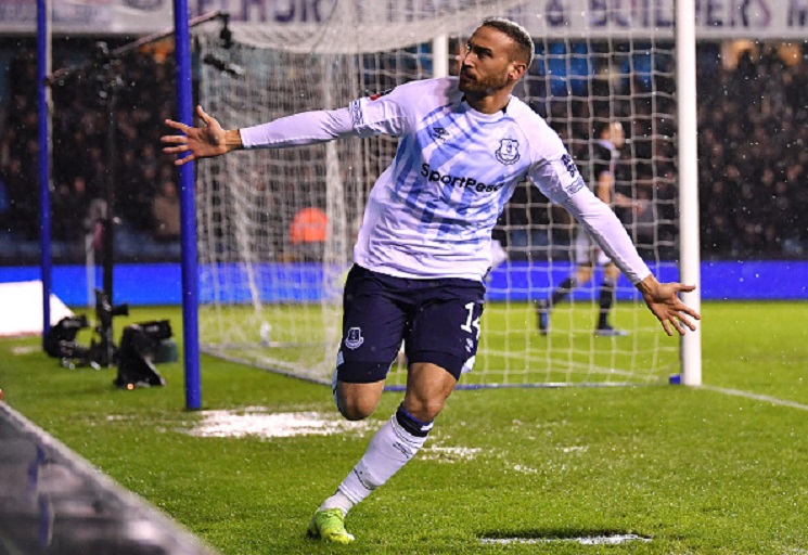 Cenk Tosun of Everton celebrates after scoring his team's second goal during the FA Cup Fourth Round match between Millwall and Everton at The Den on January 26, 2019 in London, United Kingdom.PHOTO/GETTY IMAGES
