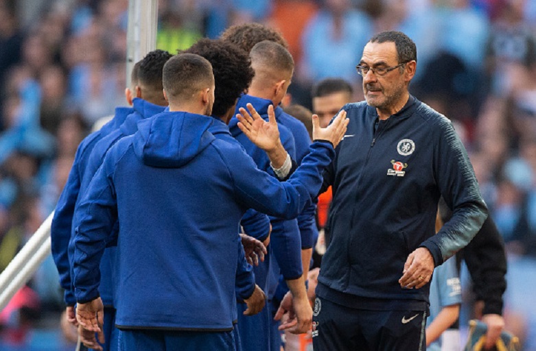 Chelsea Manager Maurizio Sarri shakes hands with Eden Hazard before the Carabao Cup Final between Chelsea and Manchester City at Wembley Stadium on February 24, 2019 in London, England. PHOTO/GettyImages