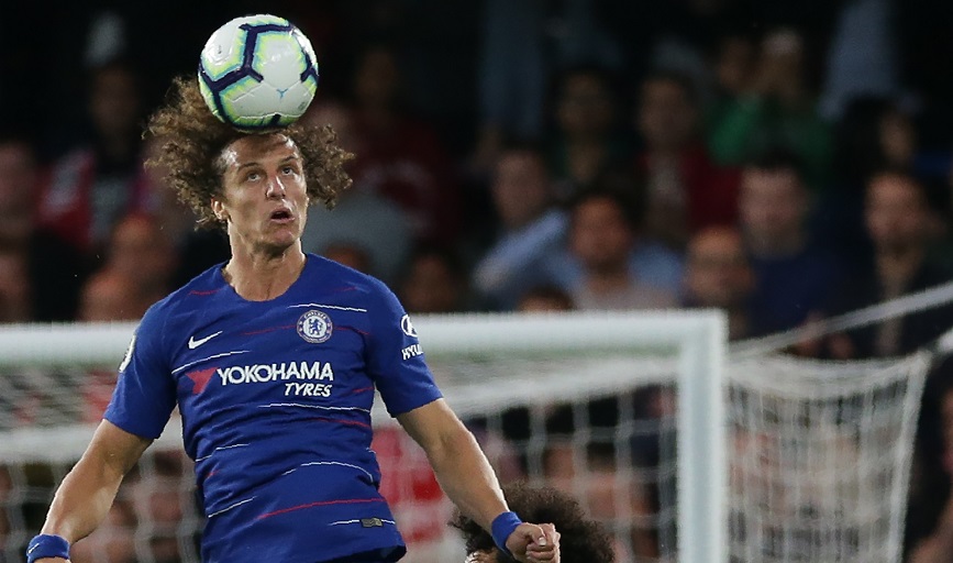 Chelsea's Brazilian defender David Luiz (L) heads the ball past Liverpool's Egyptian midfielder Mohamed Salah during the English Premier League football match between Chelsea and Liverpool at Stamford Bridge in London on September 29, 2018. PHOTO/AFP