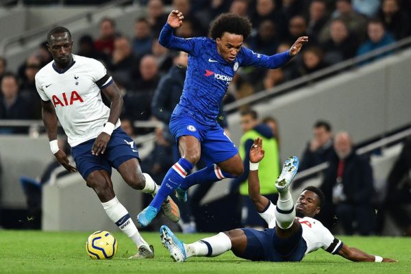 Chelsea's Brazilian midfielder Willian (C) vies with Tottenham Hotspur's Ivorian defender Serge Aurier (R) during the English Premier League football match between Tottenham Hotspur and Chelsea at Tottenham Hotspur Stadium in London, on December 22, 2019. PHOTO | AFP