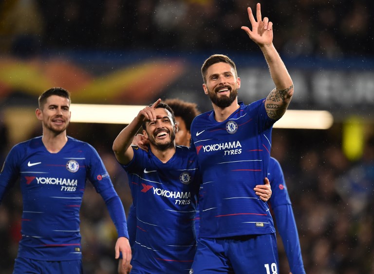 Chelsea's Spanish midfielder Pedro (2nd L) celebrates with teammates after scoring the opening goal of the first leg of the UEFA Europa League round of 16 football match between Chelsea and Dynamo Kiev at Stamford Bridge stadium in London on March 7, 2019. PHOTO/AFP