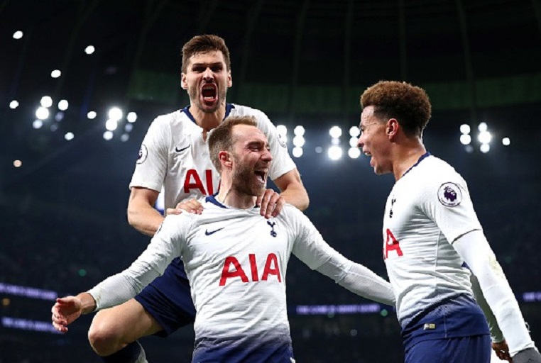 Christian Eriksen of Tottenham Hotspur celebrates with teammates after scoring his team's first goal during the Premier League match between Tottenham Hotspur and Brighton & Hove Albion at Tottenham Hotspur Stadium on April 23, 2019 in London, United Kingdom.PHOTO/GETTY IMAGES