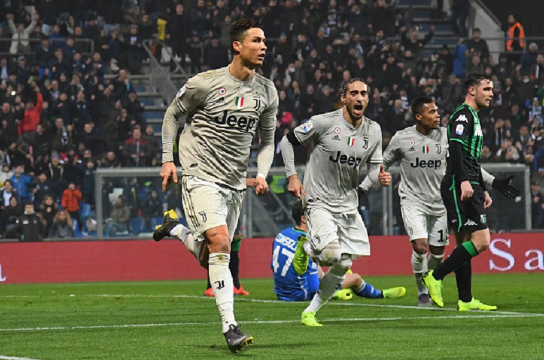 Cristiano Ronaldo of Juventus celebrates after scoring his team's second goal during the Serie A match between US Sassuolo and Juventus at Mapei Stadium - Citta' del Tricolore on February 10, 2019 in Reggio nell'Emilia, Italy. PHOTO/GettyImages