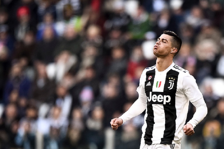 Cristiano Ronaldo of Juventus FC looks dejected during the Serie A football match between Juventus FC and UC Sampdoria. Juventus FC won 2-1 over UC Sampdoria. PHOTO/GettyImages