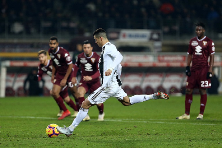 Cristiano Ronaldo of Juventus Fc scores the opening goal from the penalty spot during the Serie A football match between Torino Fc and Juventus Fc. Juventus Fc wins 1-0 over Torino Fc.PHOTO:GETTY IMAGES