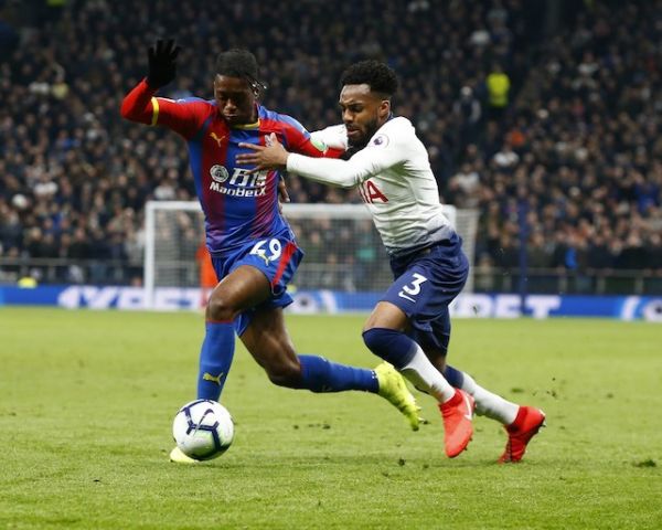 Crystal Palace's Aaron Wan-Bissaka holds of Tottenham Hotspur's Danny Rose during the English Premier League between Tottenham Hotspur and Crystal Palace at Tottenham Hotspur Stadium, London, UK on April 3, 2019. PHOTO/AFP