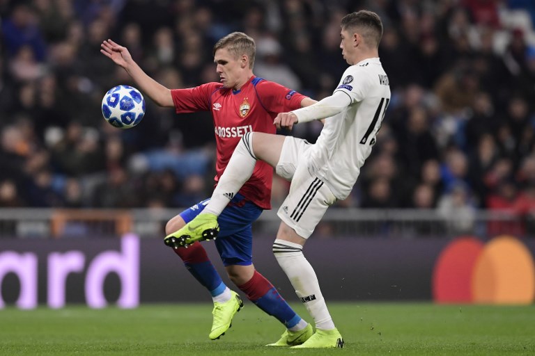 CSKA Moscow's Icelandic midfielder Arnor Sigurdsson (L) vies with Real Madrid's Uruguayan midfielder Federico Valverde during the UEFA Champions League group G football match between Real Madrid CF and CSKA Moscow at the Santiago Bernabeu stadium in Madrid on December 12, 2018.PHOTO/AFP