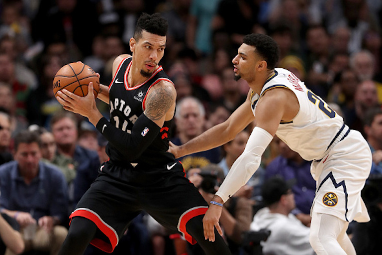 Danny Green (left) of the Toronto Raptors is guarded by Jamal Murray  of the Denver Nuggets at the Pepsi Center on December 16, 2018 in Denver, Colorado. PHOTO/Getty Images