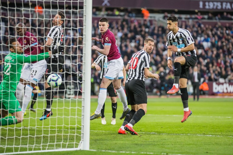 Declan Rice (West Ham) scores a goal to give West Ham the lead during the English championship Premier League football match between West Ham United and Newcastle United on March 2, 2019 at the London Stadium in London, England.PHOTO/AFP
