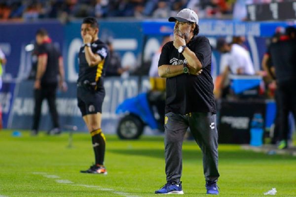 Diego Armando Maradona, Head Coach of Dorados observes the game during the final second leg match between Atletico San Luis and Dorados de Sinaloa as part of the Torneo Clausura 2019 Ascenso MX at Estadio Alfonso Lastras on May 5, 2019 in San Luis Potosi, Mexico. PHOTO/GETTY IMAGES