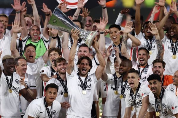Eintracht Frankfurt player celebrate lifting the trophy after winning the 2022 Sevilla EUROPA LEAGUE final during the football Europa League match UEFA Europa League 2022 Final - Eintracht vs Rangers on May 18, 2022 at the Estadio Ramon Sanchez-Pizjuan in Seville, Spain PHOTO | AFP