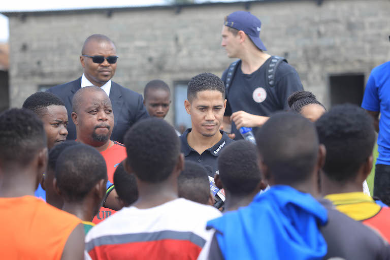 Everton FC former midfielder, Steven Pienaar, addresses players of Bombom FC when he went to present them sporting equipment under the Kits for Africa initiative on Saturday, January 26, 2017. PHOTO/SPN