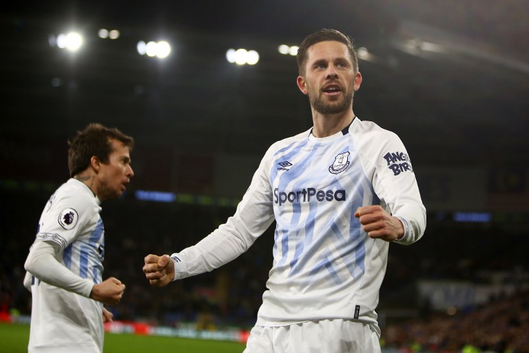 Everton's Icelandic midfielder Gylfi Sigurdsson (R) celebrates after scoring their second goal during the English Premier League football match between between Cardiff City and Everton at Cardiff City Stadium in Cardiff, south Wales on February 26, 2019. PHOTO/AFP