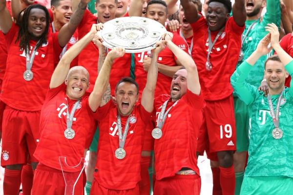 FC Bayern Munich players front row from left, Arjen Robben, Rafinha and Franck Ribery hoist the Bundesliga trophy following their victory over Eintracht Frankfurt at the Allianz Arena on Saturday, May 18, 2019. PHOTO/AFP