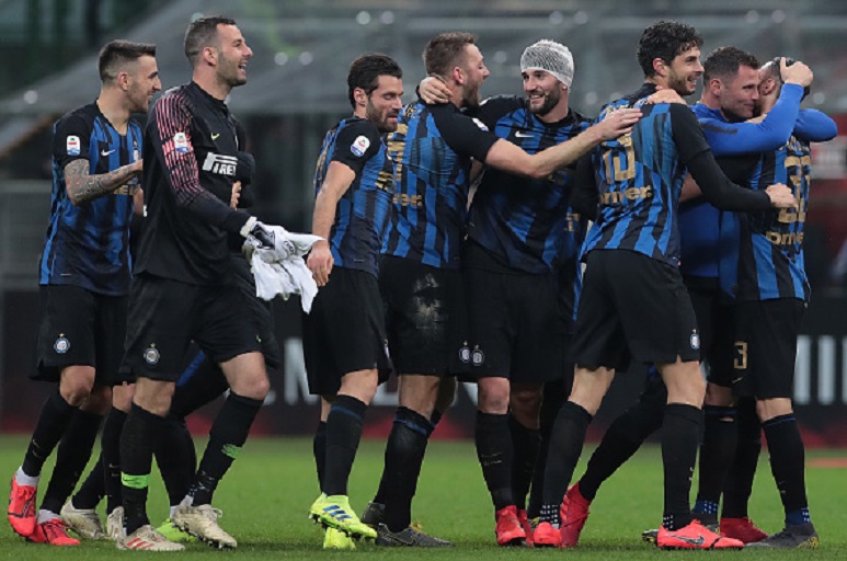 FC Internazionale players celebrate the victory at the end of the Serie A match between AC Milan and FC Internazionale at Stadio Giuseppe Meazza on March 17, 2019 in Milan, Italy. PHOTO/GettyImages