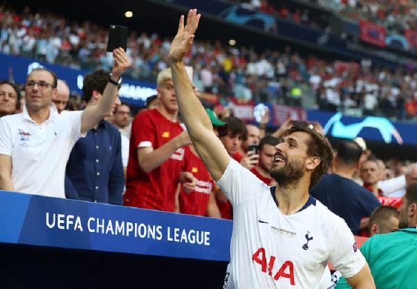 Fernando Llorente of Tottenham Hotspur waves to the crowd before the UEFA Champions League Final between Tottenham Hotspur and Liverpool at Estadio Wanda Metropolitano on June 01, 2019 in Madrid, Spain. PHOTO/ GETTY IMAGES