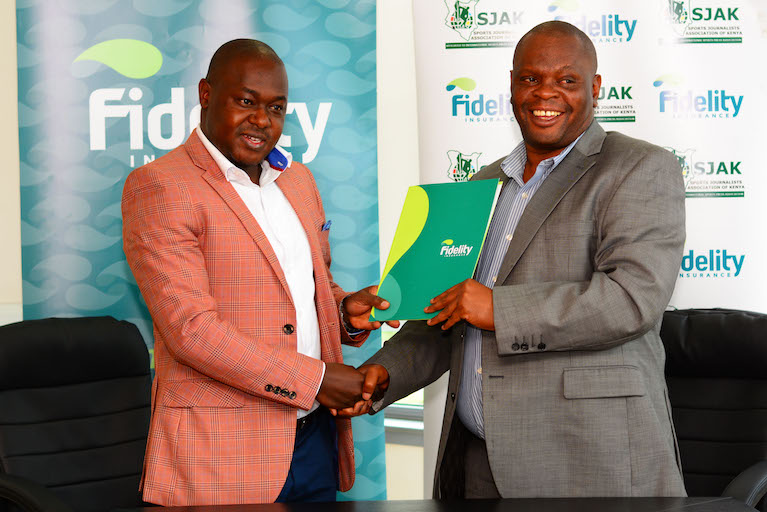 Fidelity Marketing Manager Nicholas Malesi (left) and SJAK president, Chris Mbaisi during the signing of the extension of their Coach of the Month deal in Nairobi on December 11, 2018. PHOTO/Courtesy