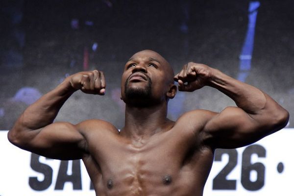 Floyd Mayweather Jr. posing during a weigh-in with MMA figher Connor McGregor (out pictured) at the T-Mobile Arena in Las Vegas, Nevada. Boxing superstar Floyd Mayweather Jr said on November 5, 2018 he will come out of retirement to fight a Japanese kickboxer half his age, Tenshin Nasukawa, on New Year's Eve in Saitama. PHOTO/AFP